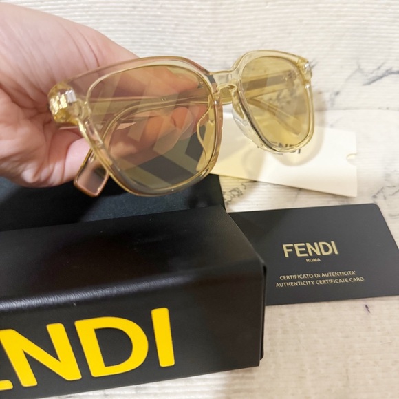 Fendi Mirrored Jumbo FF Monogram Lens Sunglasses - Picture 8 of 17